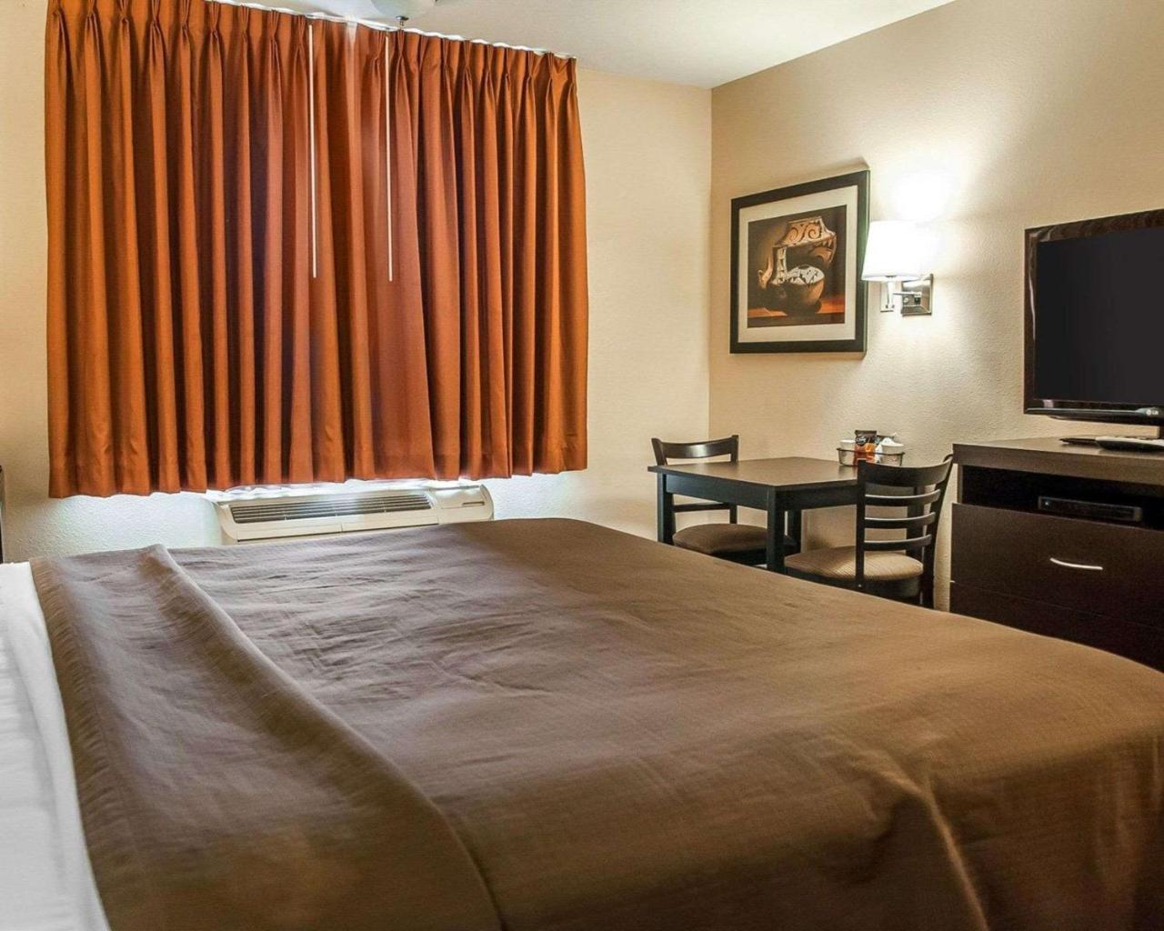 Econo Lodge Inn & Suites Santa Fe Exterior photo