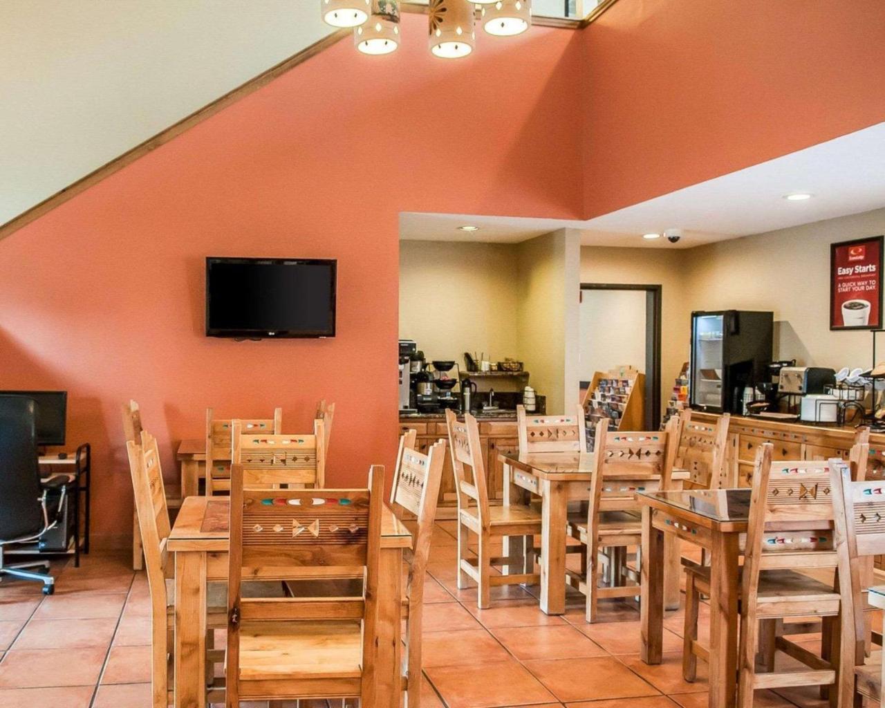 Econo Lodge Inn & Suites Santa Fe Exterior photo