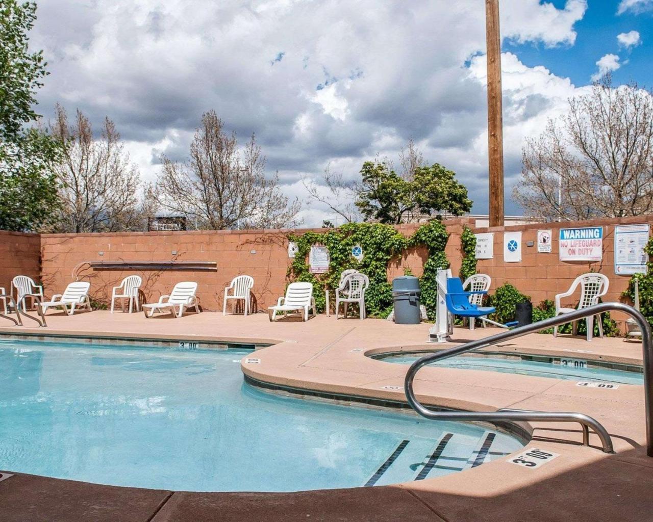 Econo Lodge Inn & Suites Santa Fe Exterior photo